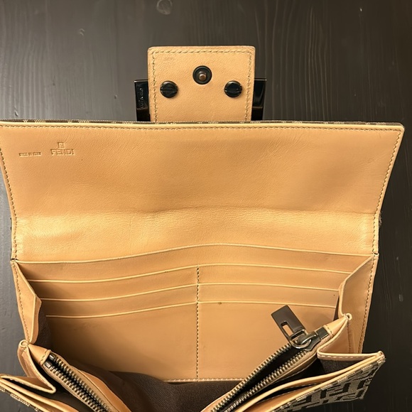FENDI vintage canvas zucchino long wallet .Beautiful condition! - Picture 12 of 17